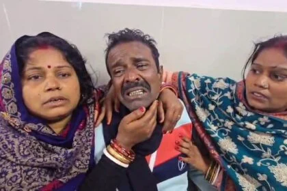 बेगूसराय में तेज रफ्तार ट्रक ने मोटरसाइकिल सवार दो मजदूर को कुचला, एक मजदूर की घटनास्थल पर ही दर्दनाक मौत, दूसरा गंभीर रूप से घायल 20