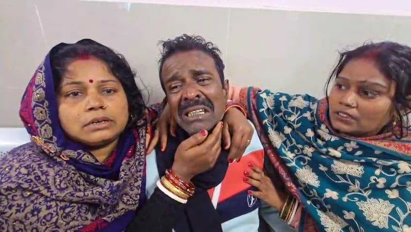 बेगूसराय में तेज रफ्तार ट्रक ने मोटरसाइकिल सवार दो मजदूर को कुचला, एक मजदूर की घटनास्थल पर ही दर्दनाक मौत, दूसरा गंभीर रूप से घायल 1