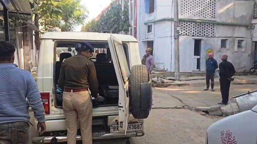 बेगूसराय में तेज रफ्तार ट्रक ने मोटरसाइकिल सवार दो मजदूर को कुचला, एक मजदूर की घटनास्थल पर ही दर्दनाक मौत, दूसरा गंभीर रूप से घायल 3