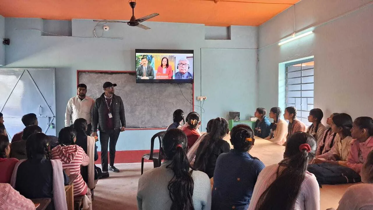 परीक्षा पर चर्चा: पीएम मोदी के सुझावों से बढ़ा छात्रों का आत्मविश्वास, स्मार्ट क्लास में लाइव प्रसारण 10