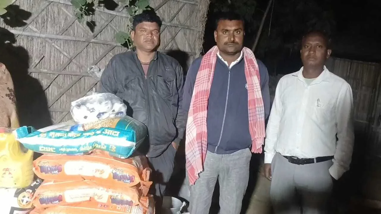 समस्तीपुर: नए साल 2026 के शुरूआती महीनों में ही गरीबों के हमदर्द भाई राजू सहनी ने दर्जनों गरीबों के घर दुख की घरी में मदद पहुंचाई 3