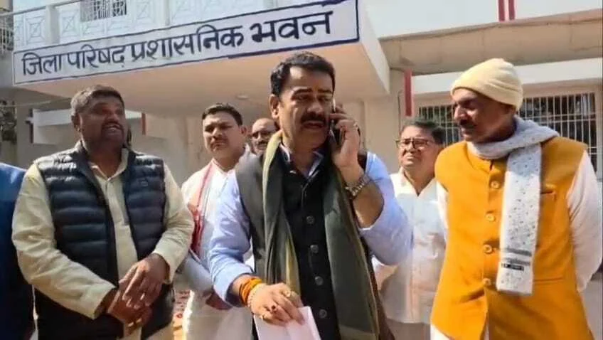 बेगूसराय में भ्रष्ट्राचार के खिलाफ जिला परिषदों का अनिश्चितकालीन हड़ताल शुरु, ग्यारहवें दिन विधायक रजनीश ने दिया समर्थन 2