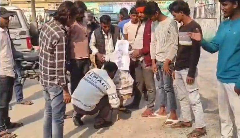 सांसद पप्पू यादव की गिरफ्तारी के बाद बिहार में सरकार के खिलाफ प्रदर्शन शुरू, बेगूसराय में  नितीश कुमार व सम्राट चौधरी का किया पुतला दहन 2