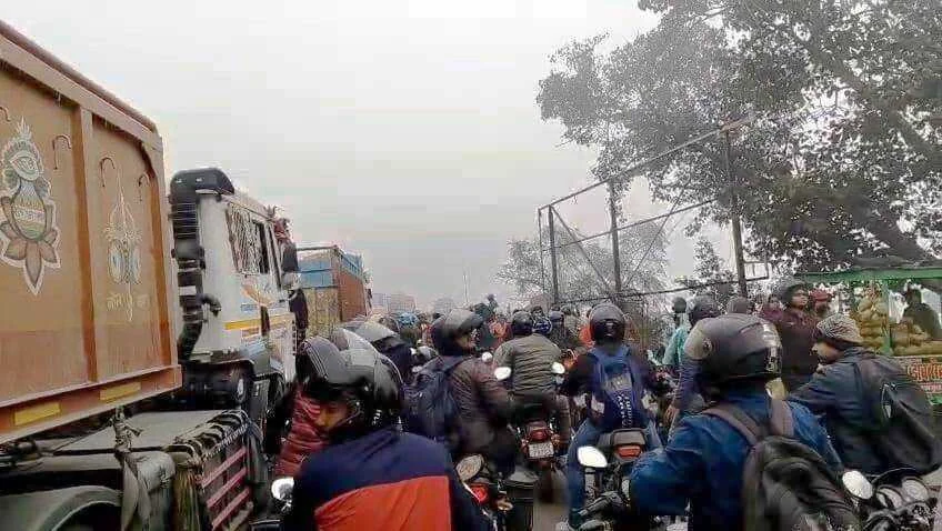 समस्तीपुर: बूढ़ी गंडक पुल पर दो ट्रक खराब होने से महाजाम, परीक्षार्थियों की छूटी परीक्षा 13