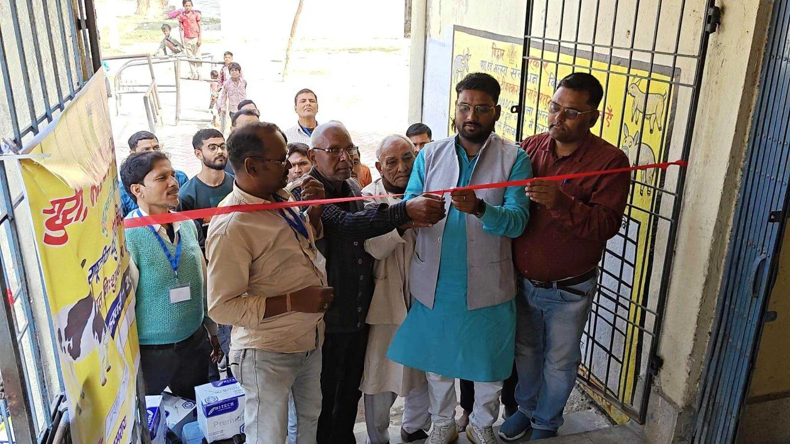 भगवानपुर में पशुओं में एफएमडी (खुरपका एवं मुंहपका) रोग से बचाव हेतु निशुल्क टीकाकरण कार्यक्रम का शुभारंभ 9