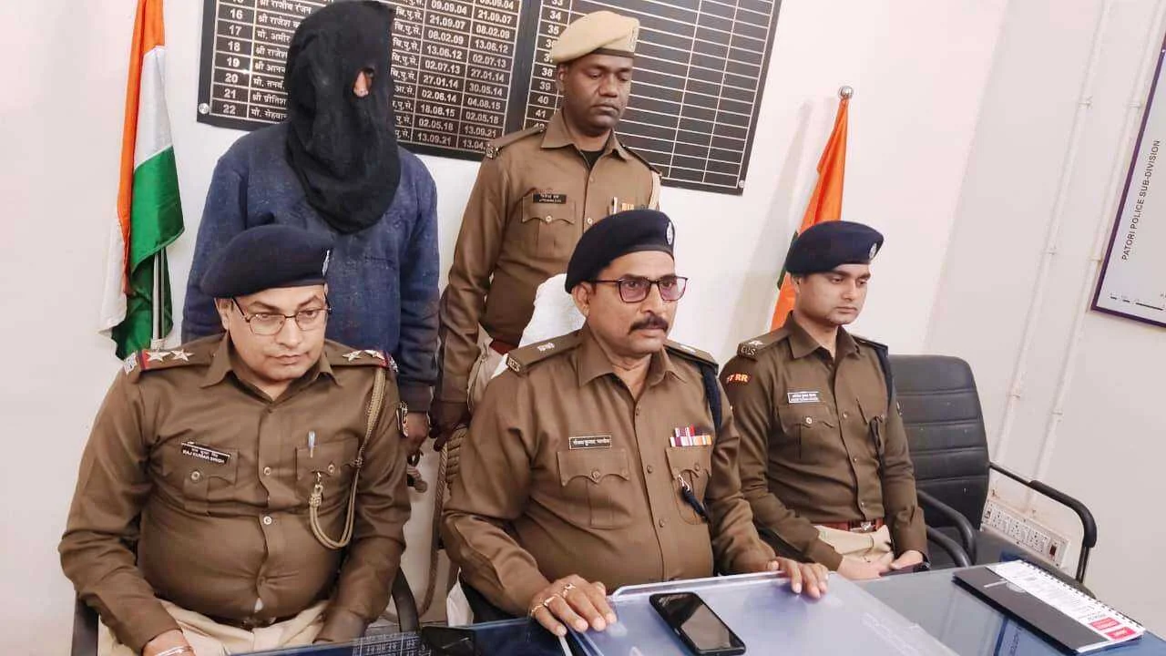 समस्तीपुर: कर्पूरीग्राम में बड़ी वारदात की साजिश नाकाम, दो देसी कट्टा और कारतूस के साथ शातिर गिरफ्तार 7