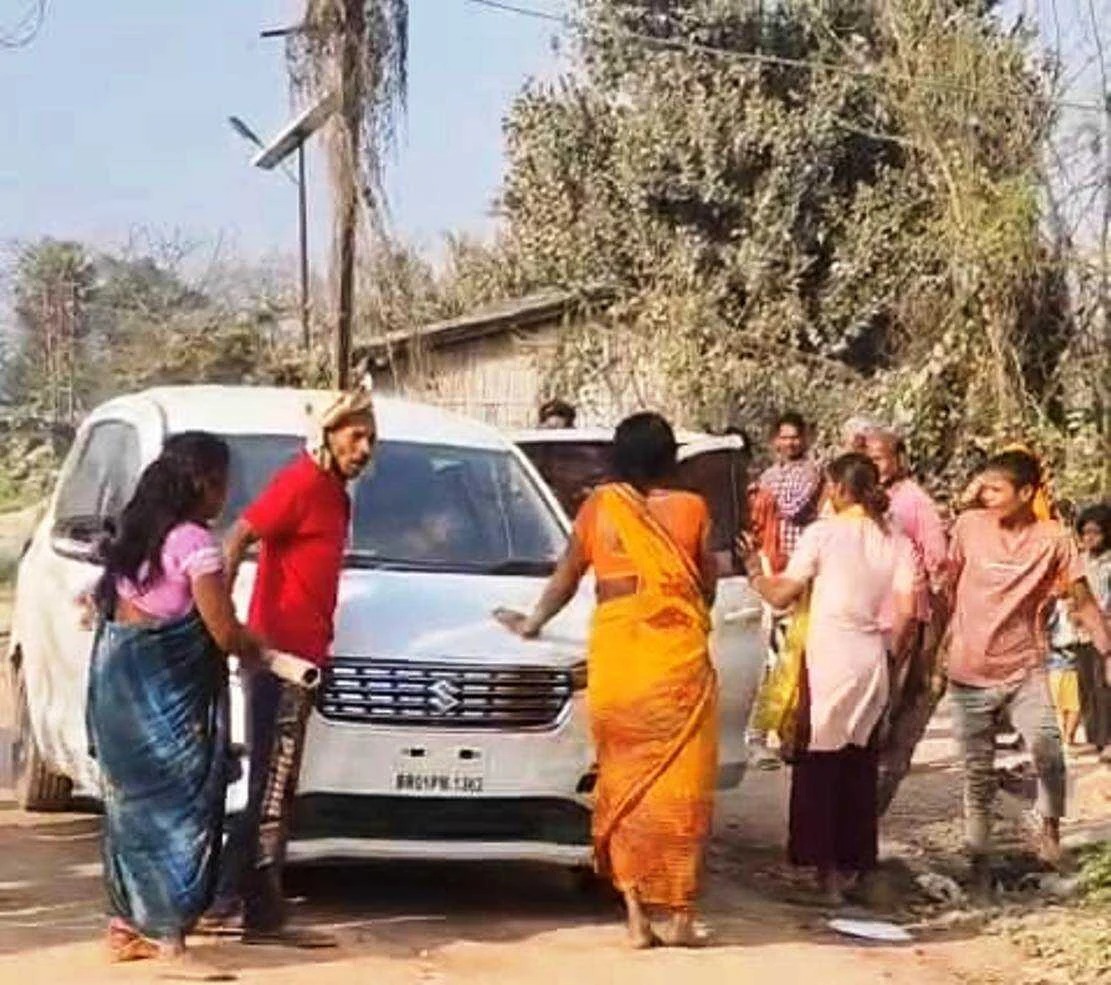 समस्तीपुर में भारी बवाल: आरोपी को छुड़ाने के लिए पुलिस पर महिलाओं का हमला, दरोगा को ताननी पड़ी पिस्टल 3