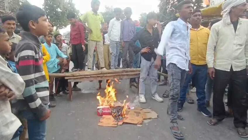 "समस्तीपुर: दिनदहाड़े प्रियंका ज्वेलर्स में भीषण लूट, 20 किलो चांदी और 300 ग्राम सोना लेकर अपराधी फरार" 1