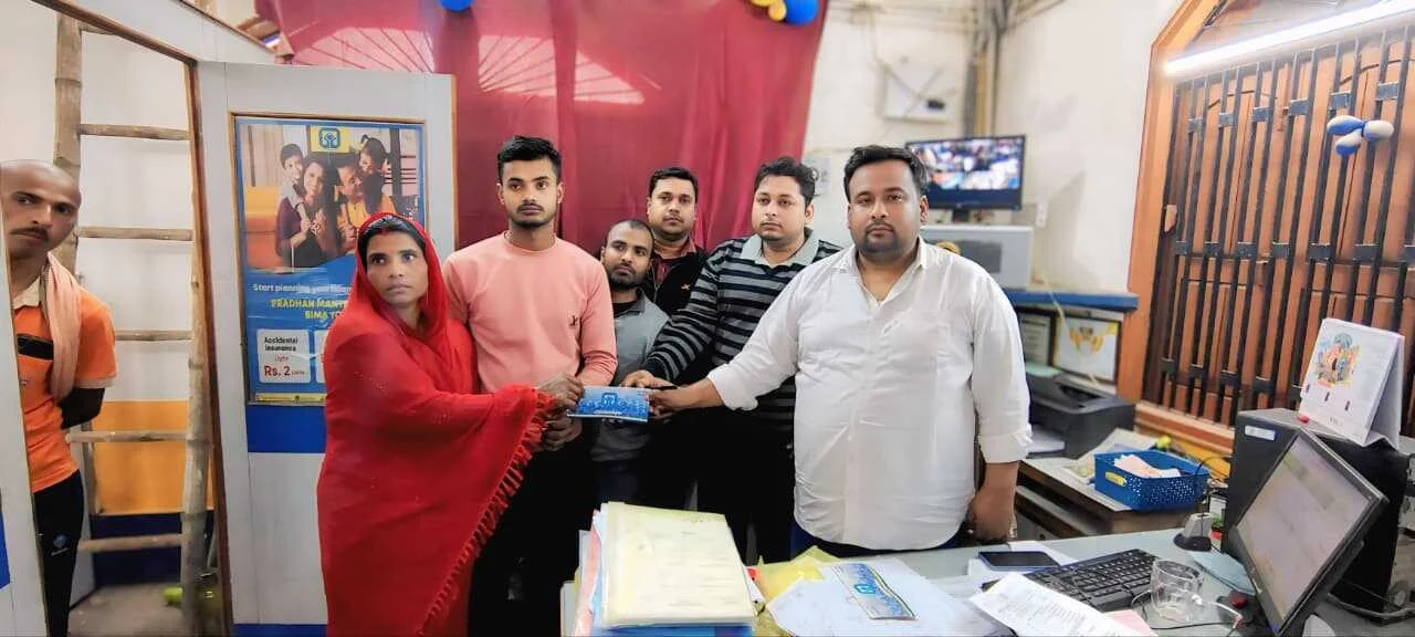 बछवाड़ा में प्रधानमंत्री जीवन ज्योति बीमा योजना का मिला लाभ, मृतक के परिजनों को यूको  बैंक रानी शाखा ने सौंपा 2 लाख का चेक 6