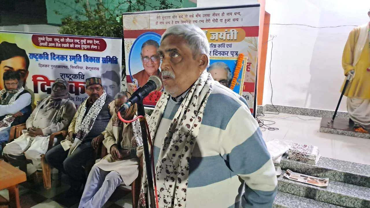 साहित्यकार केदारनाथ सिंह की 88 वीं जयंती पर सिमरिया में कवि सम्मेलन में देर रात तक झूमते रहे श्रोता 2