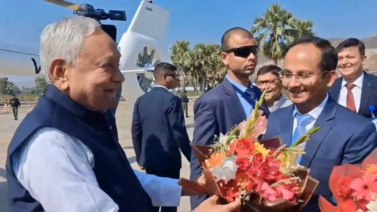 नालंदा: महादेव बीघा से आये हुऎ श्रद्धालुओं ने किया हंगामा, सीएम आने के कारण श्रद्धालुओं को राजगीर कुंड से जल भरने से तीन घंटे तक रोका 2