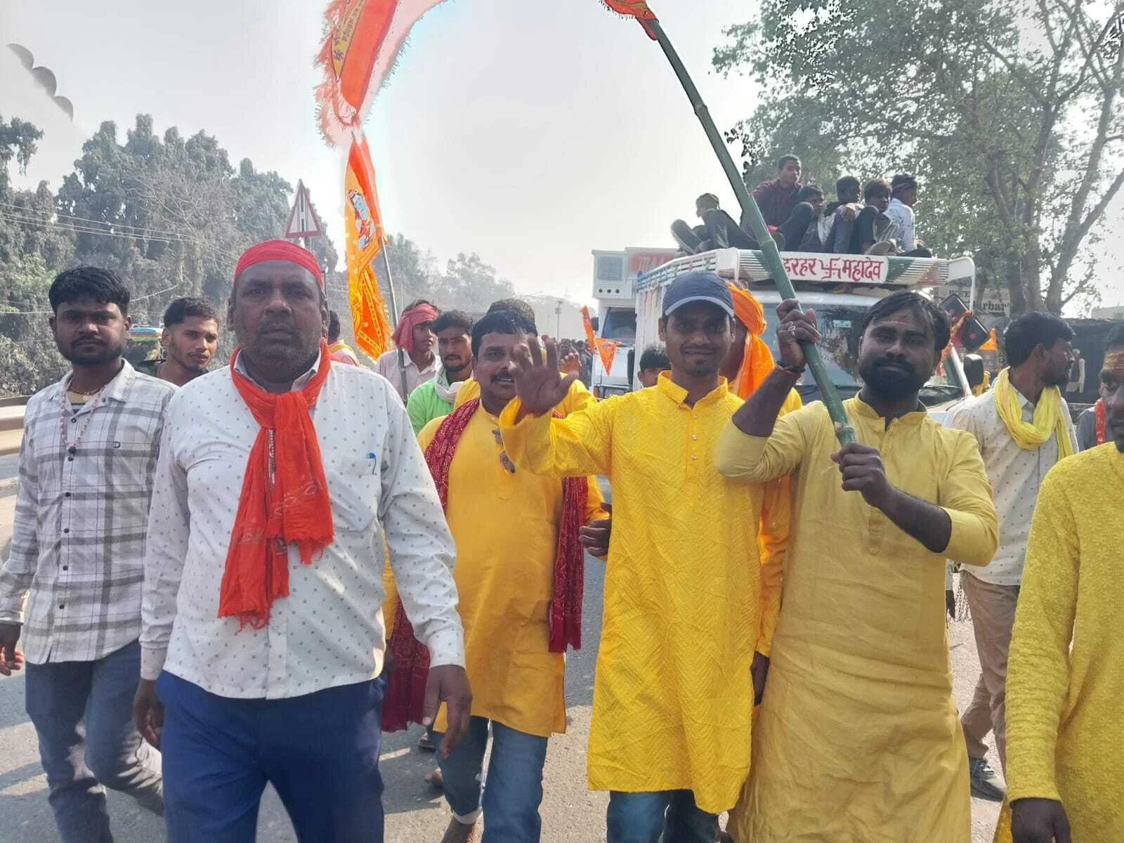 महाशिवरात्रि पर्व को लेकर1100 कुंवारी कन्याओं के साथ निकाली गयी भव्य कलश शोभा यात्रा 3