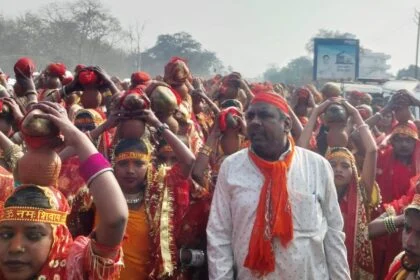 महाशिवरात्रि पर्व को लेकर1100 कुंवारी कन्याओं के साथ निकाली गयी भव्य  कलश शोभा यात्रा 79