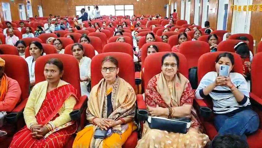 नालंदा: बिहार शरीफ में महाशिवरात्रि की भव्य गूंज, एक मंडप के नीचे द्वादश ज्योतिर्लिंग के दर्शन से उमड़ा आस्था का सैलाब 3