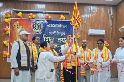 नालंदा: बिहार शरीफ में महाशिवरात्रि की भव्य गूंज, एक मंडप के नीचे द्वादश ज्योतिर्लिंग के दर्शन से उमड़ा आस्था का सैलाब 77