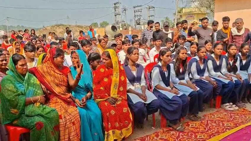 नालंदा: रहूई नगर पंचायत के वार्ड नंबर पांच मे लगभग 59 लाख की लागत से बनने वाले चाहरदिवारी का बीजेपी विधायक डॉ सुनील ने किया शिलान्यास 2