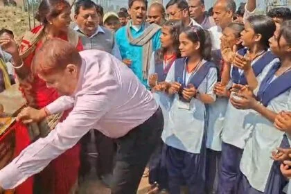 नालंदा: रहूई नगर पंचायत के वार्ड नंबर पांच मे लगभग 59 लाख की लागत से बनने वाले चाहरदिवारी का बीजेपी विधायक डॉ सुनील ने किया शिलान्यास 24