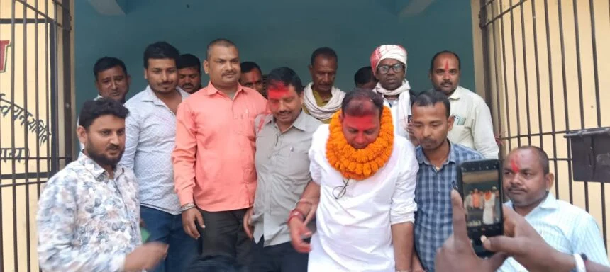 बरौनी जदयू प्रखंड अध्यक्ष पद पर रूपेश कुमार का कब्जा: कड़े मुकाबले में मोहम्मद आजाद को 26 मतों से दी शिकस्त 1