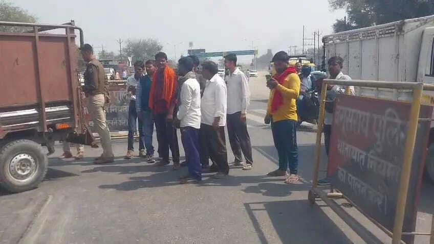 बेगूसराय के जीरोमाइल गोलंबर पर ट्रक ने स्कूटी को रौंदा, पति के सामने पत्नी की दर्दनाक मौत 3