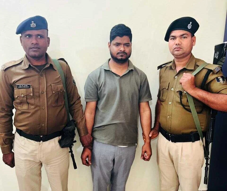 समस्तीपुर: रिश्वतखोर प्रखंड आपूर्ति पदाधिकारी पर निगरानी का शिकंजा,10 हजार रिश्वत लेते रंगे हाथ गिरफ्तार 3