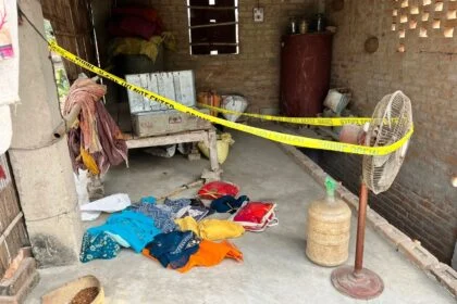 भगवानपुर के जोकिया पंचायत के खखना टोला में चोरों ने  किसान के घर से लाखों के जेवरात और नकदी किया चोरी 51