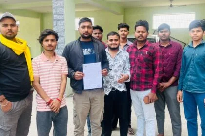 बीहट से जीरोमाइल खंड के बीच जानलेवा दुर्घटनाओं को लेकर एनएचएआई प्रबंधक को सौंपा ज्ञापन 29