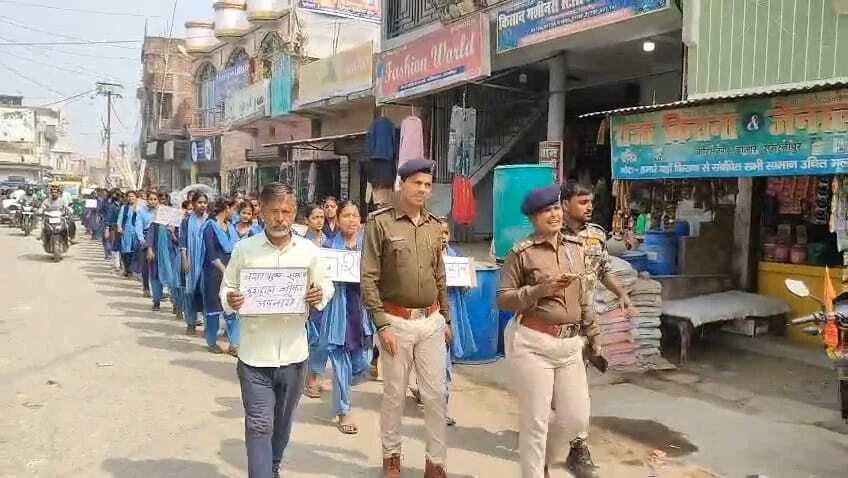 समस्तीपुर: नशा मुक्ति का संदेश लेकर सड़कों पर उतरी पुलिस, वारिसनगर में प्रभात फेरी से गूंजा जागरूकता का स्वर 1