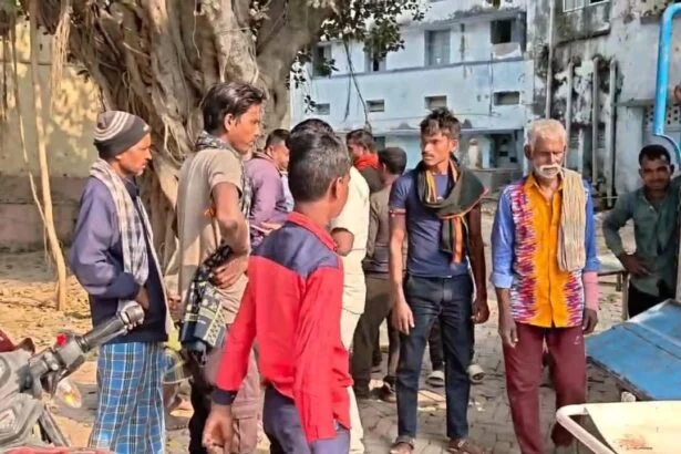 नालंदा: अस्थावां थाना क्षेत्र में भीषण सड़क हादसा, बाइक सवार दो युवकों की मौके पर मौत,चुलिहारी मोड़ के पास अनियंत्रित बाइक पेड़ से टकराई 1