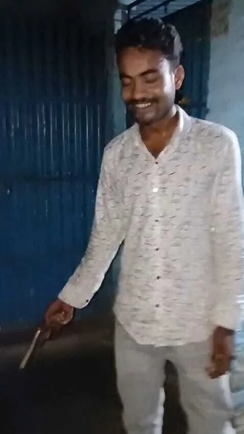 समस्तीपुर: चमचमाता देसी कट्टा और लोडिंग का 'स्टाइल', सोशल मीडिया पर वायरल हुआ विक्की का खतरनाक कारनामा 3