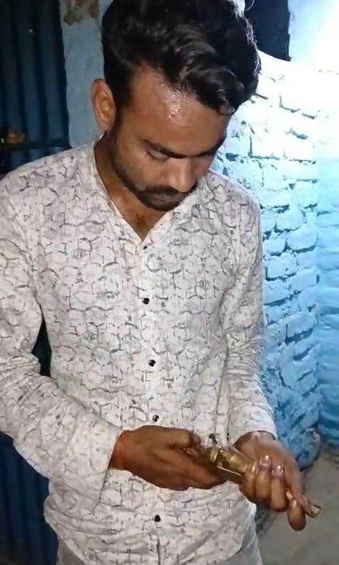 समस्तीपुर: चमचमाता देसी कट्टा और लोडिंग का 'स्टाइल', सोशल मीडिया पर वायरल हुआ विक्की का खतरनाक कारनामा 9