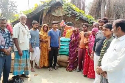 "गरीब की सेवा ही सबसे बड़ा पुण्य": महेशपट्टी के शोकाकुल परिवार के लिए मसीहा बने राजू सहनी 30