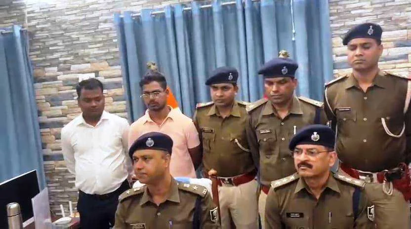 समस्तीपुर: खानपुर ज्वेलरी लूट कांड का खुलासा: 19 कांडों का आरोपी 'मास्टरमाइंड' रिश्तेदार ही निकला, 6 अपराधी गिरफ्तार 2