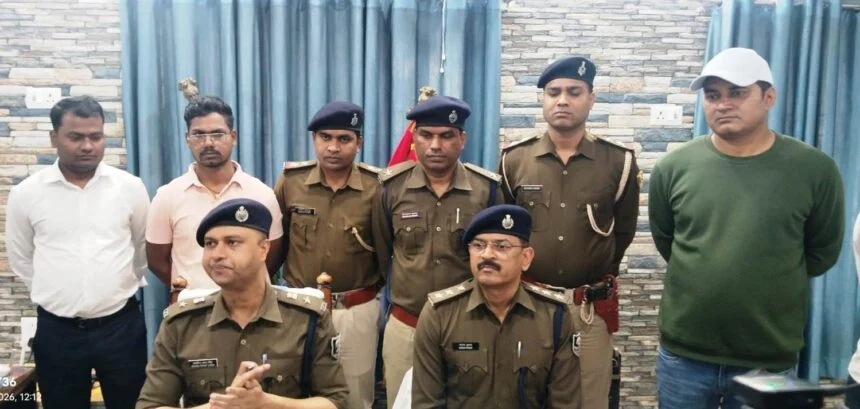 समस्तीपुर: खानपुर ज्वेलरी लूट कांड का खुलासा: 19 कांडों का आरोपी 'मास्टरमाइंड' रिश्तेदार ही निकला, 6 अपराधी गिरफ्तार 1