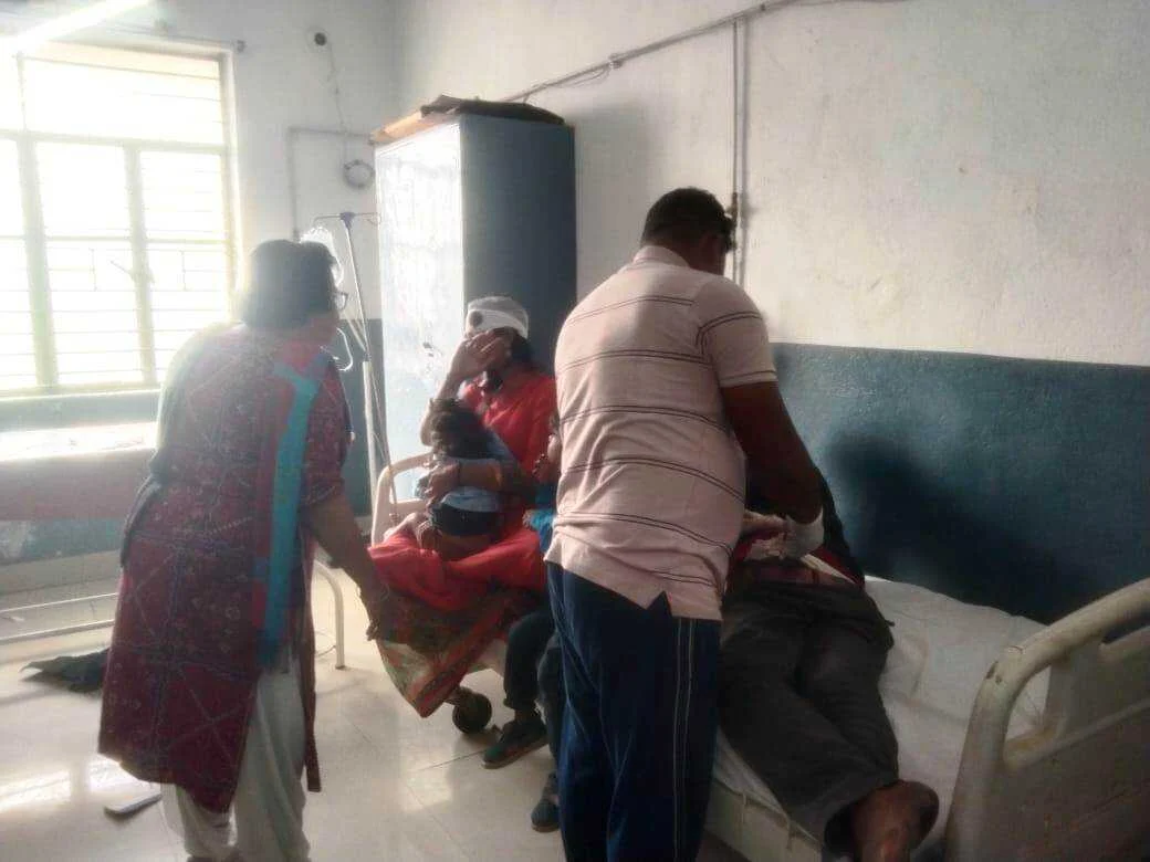 बरौनी में एनएच-28 पर भीषण सड़क हादसा, पिकअप की टक्कर से टोटो सवार बच्चों समेत 6 घायल 3