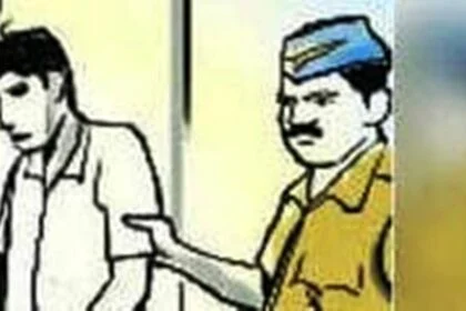 वीरपुर में सादे लिबास में पहुंचे थानाध्यक्ष, घेराबंदी कर बाइक सवार शराब तस्कर को दबोचा 28