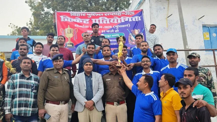 बरौनी खेल गांव में पुलिस बनाम पब्लिक क्रिकेट मैच: रोमांचक मुकाबले में पुलिस टीम 10 रन से विजयी 1