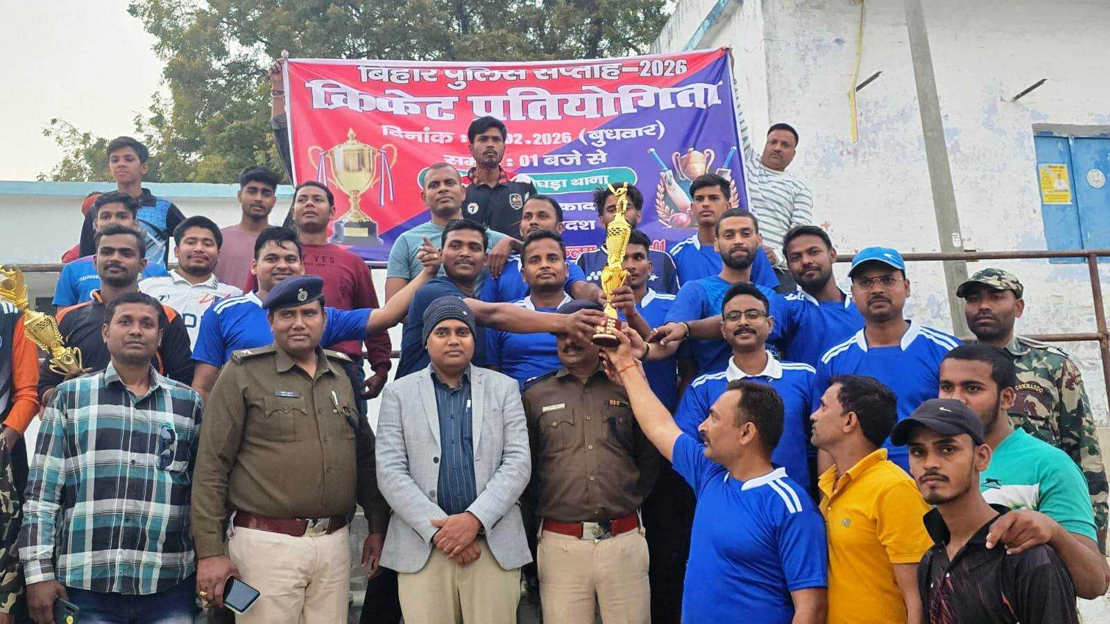 बरौनी खेल गांव में पुलिस बनाम पब्लिक क्रिकेट मैच: रोमांचक मुकाबले में पुलिस टीम 10 रन से विजयी 5