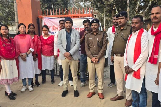 तेघड़ा में नुक्कड़ नाटक के जरिए नशे के खिलाफ शंखनाद, एसडीएम और डीएसपी ने युवाओं को किया जागरूक 1