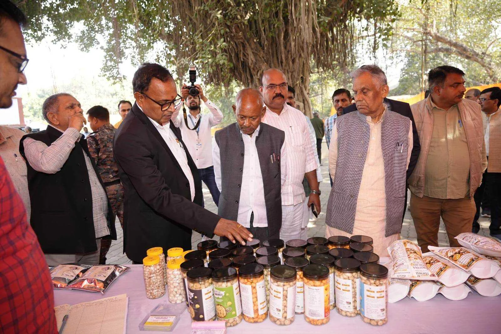 डॉ. राजेंद्र प्रसाद केन्द्रीय कृषि विश्वविद्यालय पूसा में 'मखाना उत्कृष्टता केंद्र' का उद्घाटन; केंद्रीय मंत्री रामनाथ ठाकुर ने सराहा 3