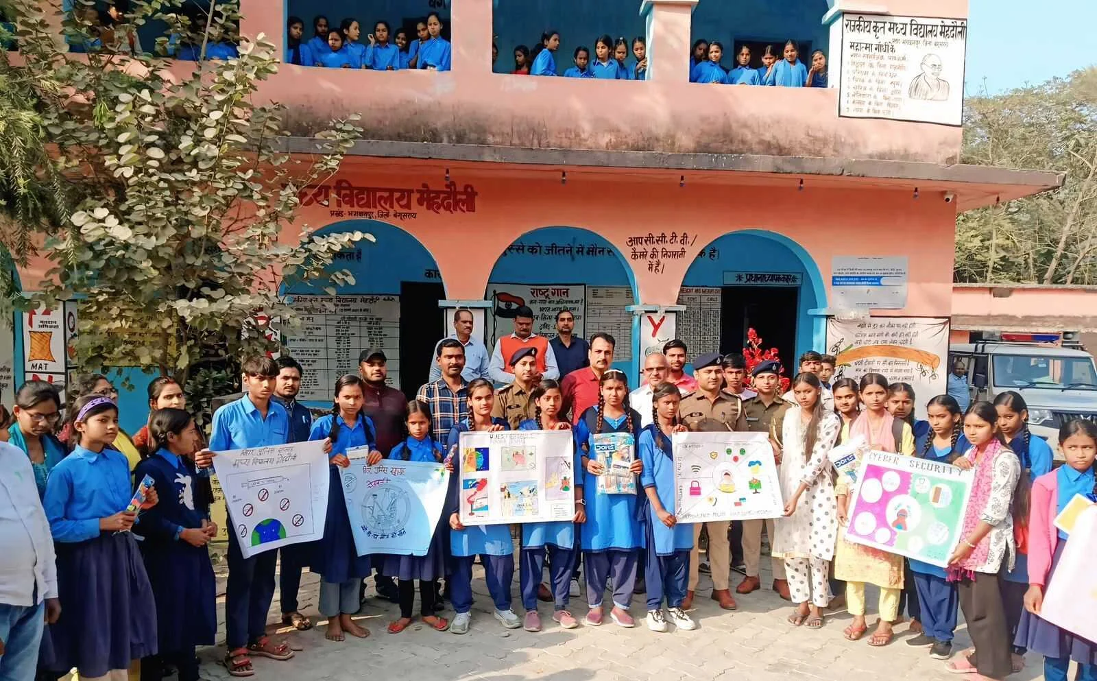 पुलिस सप्ताह का संदेश: मेहदौली मध्य विद्यालय में सजी रंगोली, बच्चों ने पेंटिंग के जरिए दी नशा मुक्ति की सीख 2