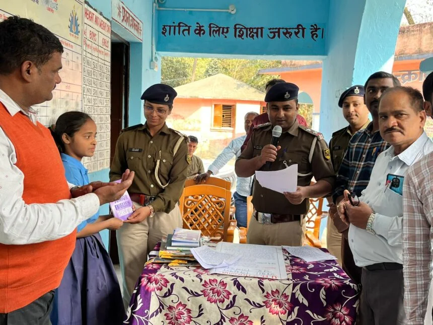 पुलिस सप्ताह का संदेश: मेहदौली मध्य विद्यालय में सजी रंगोली, बच्चों ने पेंटिंग के जरिए दी नशा मुक्ति की सीख 1