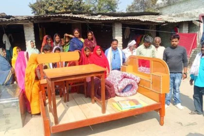 बेटी की शादी के लिए राजू सहनी ने भेंट किए पलंग, सोफा और घरेलू सामान; परिजनों ने कहा- 'भगवान ऐसा नेक इंसान सबको दे' 31