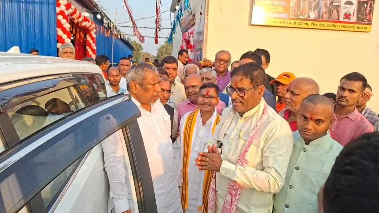 नालंदा: अमित शाह के घुसपैठ के बयान से गरमाई बिहार की राजनीति“बिहार सरकार के सहकारिता मंत्री डॉ प्रमोद कुमार चंद्रवंशी ने कहा देश कोई धर्मशाला नहीं”जो कोई भी आकर रहेगा, देश की सुरक्षा सर्वोपरि 2