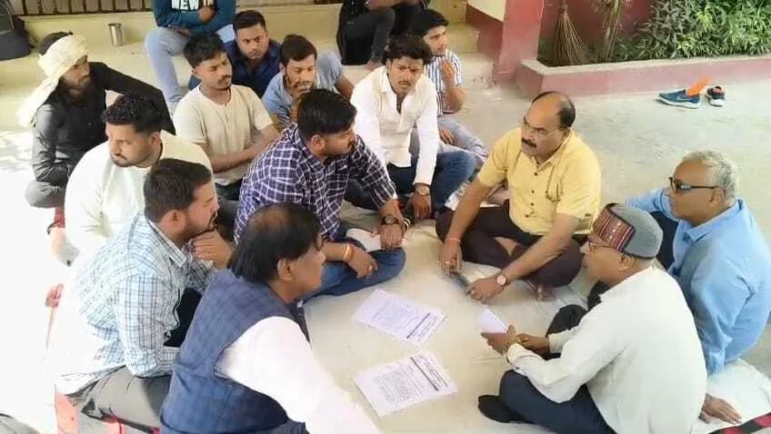 बेगूसराय के जीडी कॉलेज में एनएसयूआई का जबरदस्त हंगामा, कॉलेज में की तालाबंदी 6