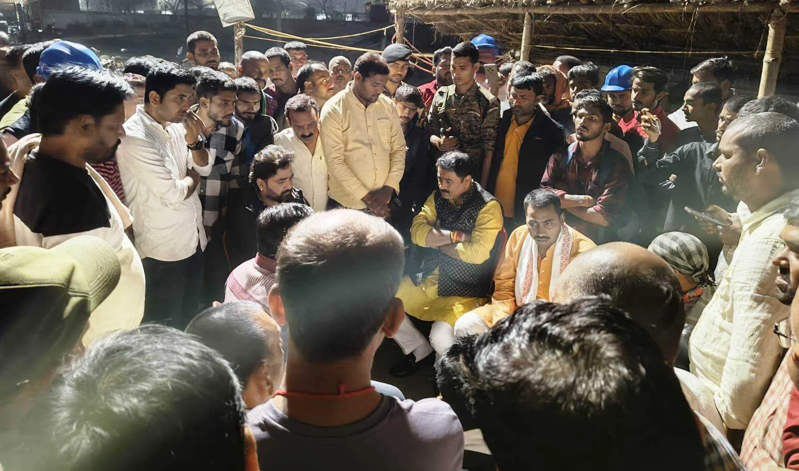 बरौनी एनटीपीसी गेट पर 7 घंटे चला हाई वोल्टेज ड्रामा, 18 लाख के मुआवजे पर बनी सहमति 3