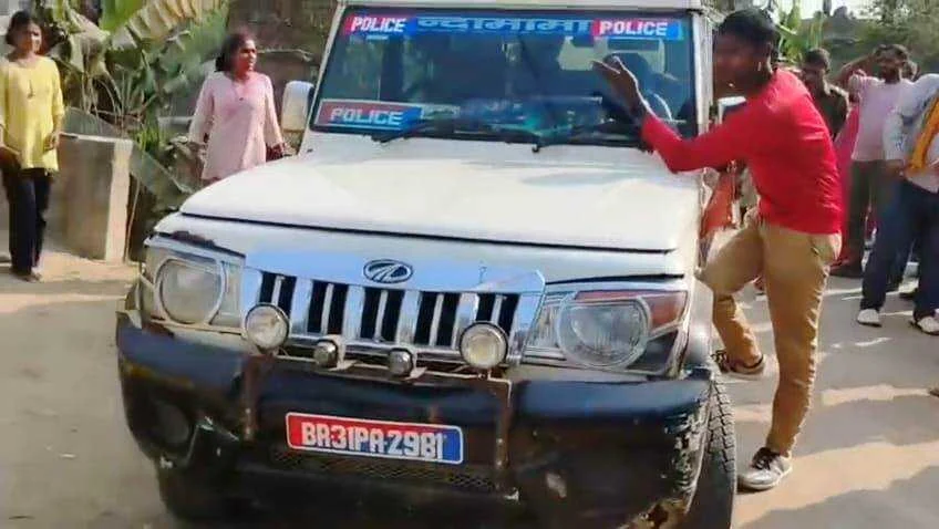 समस्तीपुर के मोहिउद्दीननगर में पुलिस टीम पर हमला, शराब तस्करों को छुड़ा ले गए ग्रामीण 1