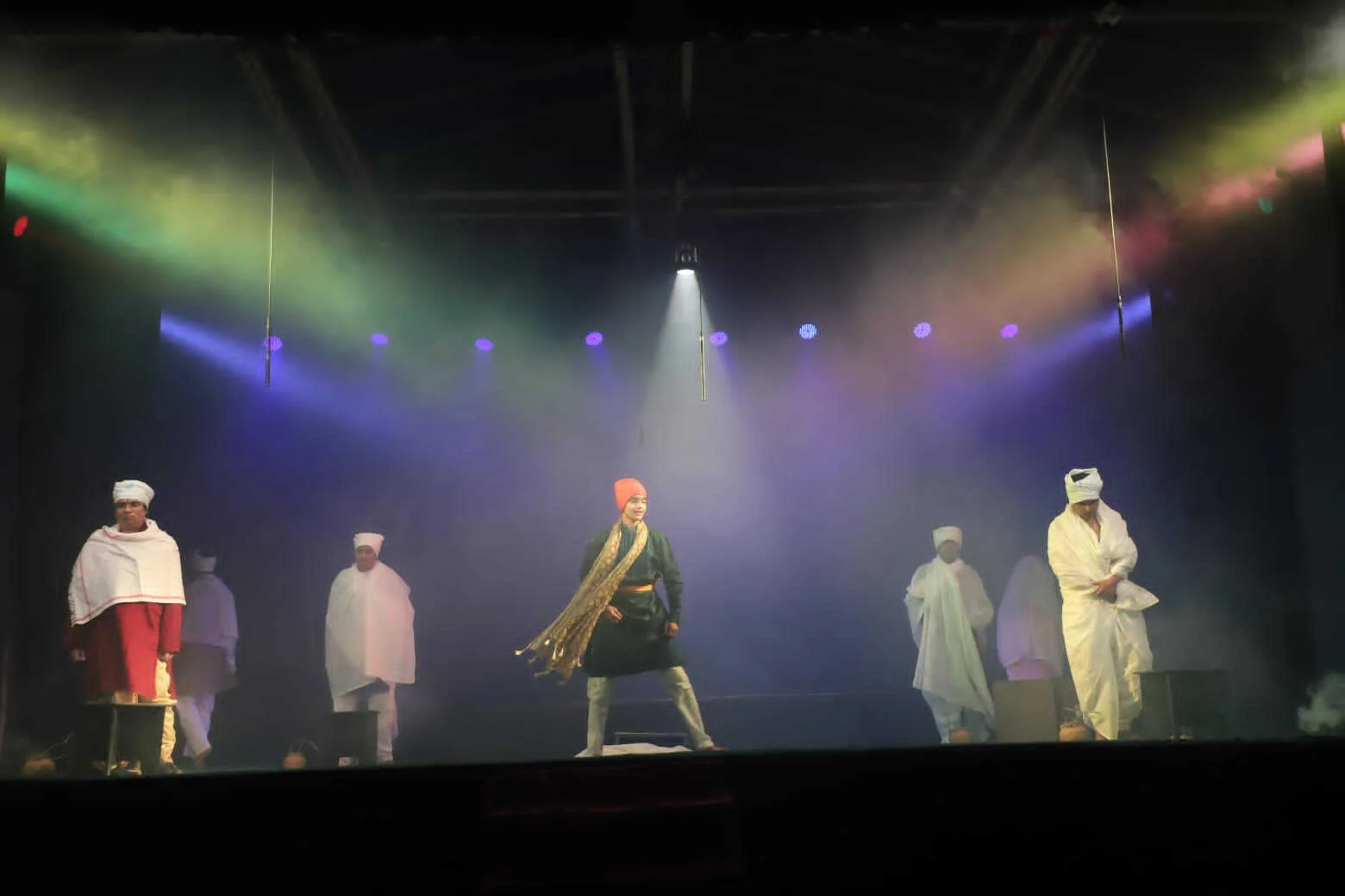 बीहट नाट्य महोत्सव का भव्य समापन: 'विपद ढोलकिया' और 'पंचलाइट' के मंचन ने दर्शकों को किया मंत्रमुग्ध 5