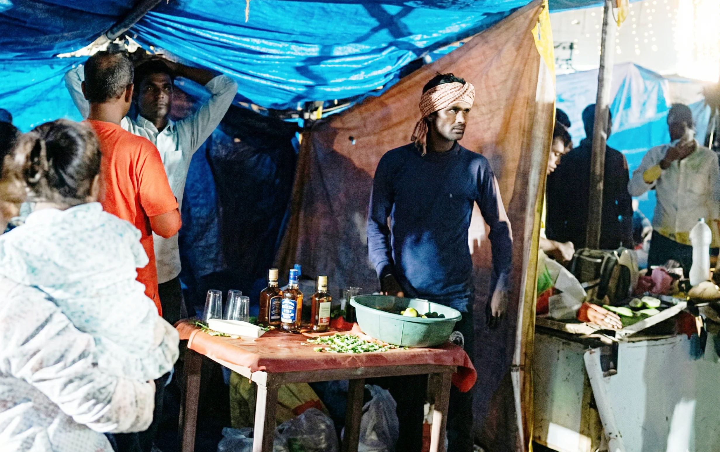 समस्तीपुर के बाबा केवल स्थान मेले में शराबबंदी की उड़ रही धज्जियां, काउंटर लगाकर बिक रही शराब 2