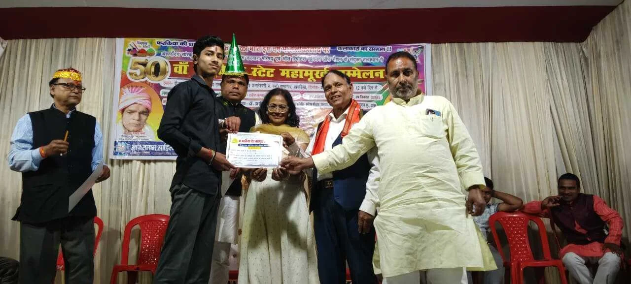 खगड़िया: मथुरापुर में 'होली मिलन सह बाल कवि गोष्ठी' की धूम: सैनिक स्कूल में गूंजी कविताएं, सांस्कृतिक प्रस्तुतियों ने मोहा मन 5