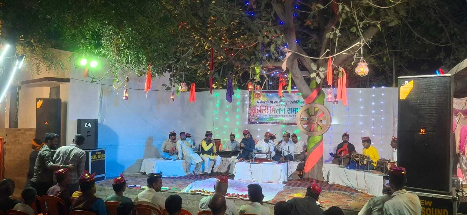 बरौनी के चकिया में भव्य होली मिलन समारोह, गीतों और गुलाल से सराबोर हुआ परिसर, दो दर्जन कलाकारों ने दी प्रस्तुति 2